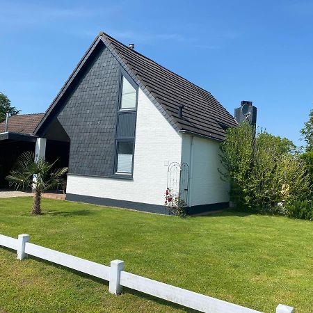 Traumhaftes Geraeumiges Ferienhaus In Meernaehe ブライニッセ エクステリア 写真