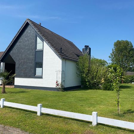 Traumhaftes Geraeumiges Ferienhaus In Meernaehe ブライニッセ エクステリア 写真