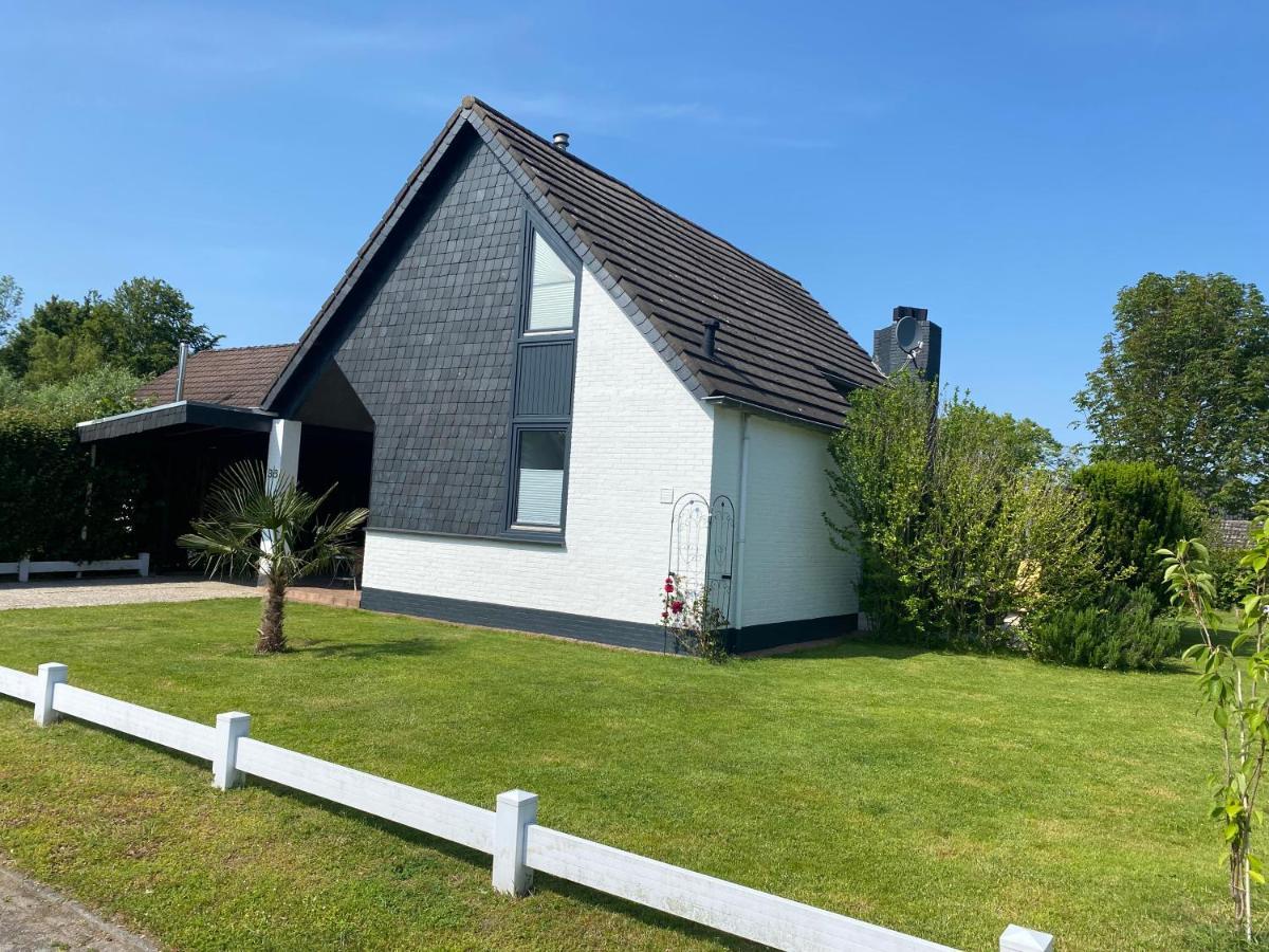 Traumhaftes Geraeumiges Ferienhaus In Meernaehe ブライニッセ エクステリア 写真