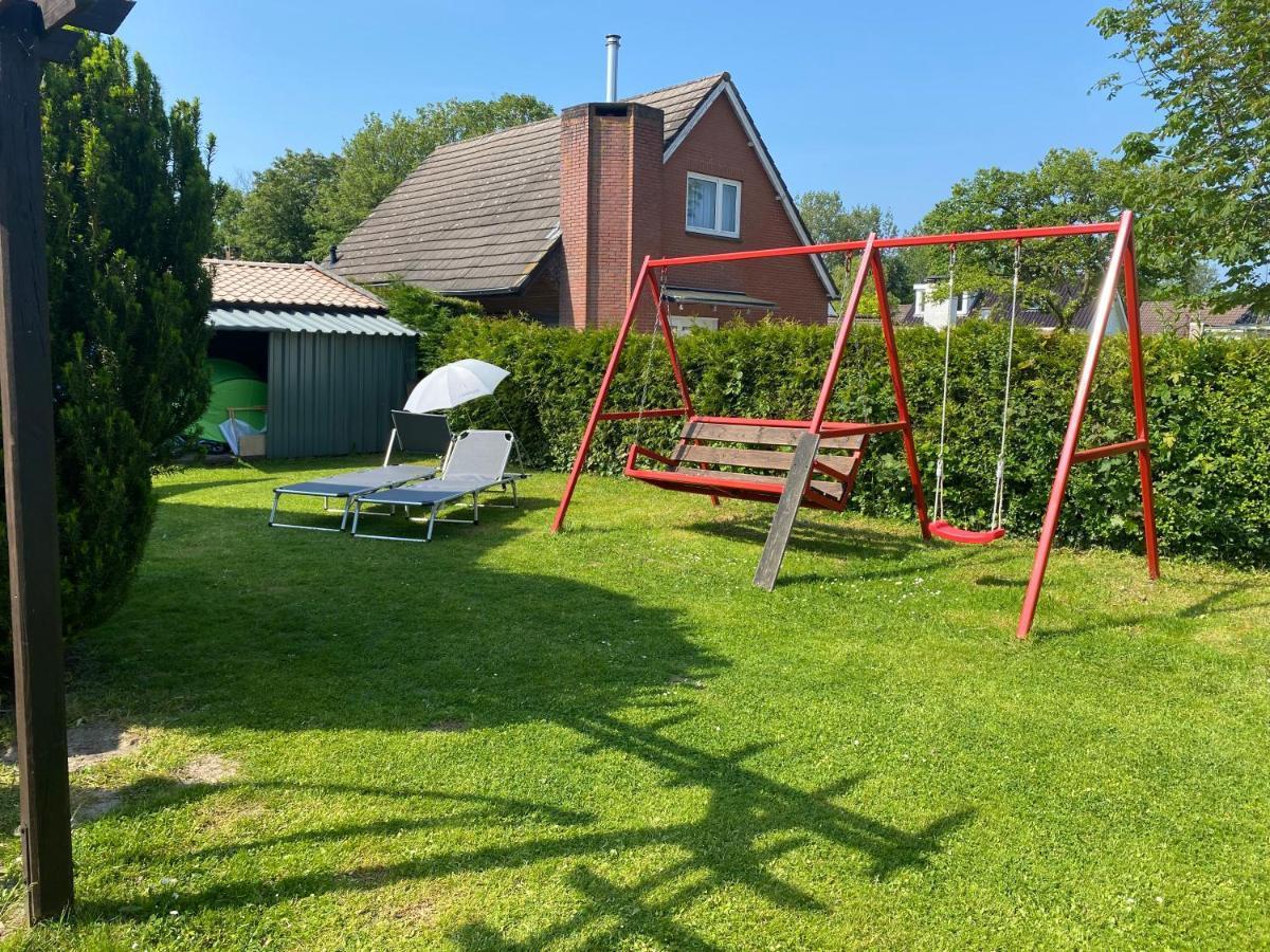 Traumhaftes Geraeumiges Ferienhaus In Meernaehe ブライニッセ エクステリア 写真