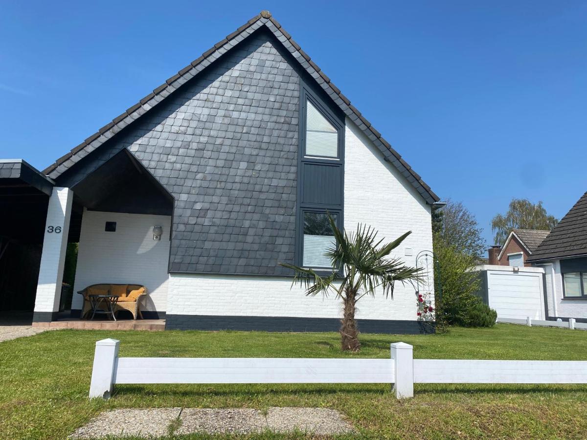 Traumhaftes Geraeumiges Ferienhaus In Meernaehe ブライニッセ エクステリア 写真